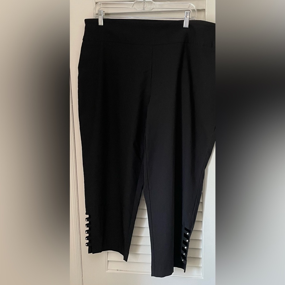 Attyre Black Ankle Pants with Button Details